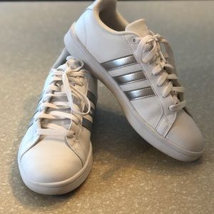 Adidas cloudfoam tennis shoe size 8.5